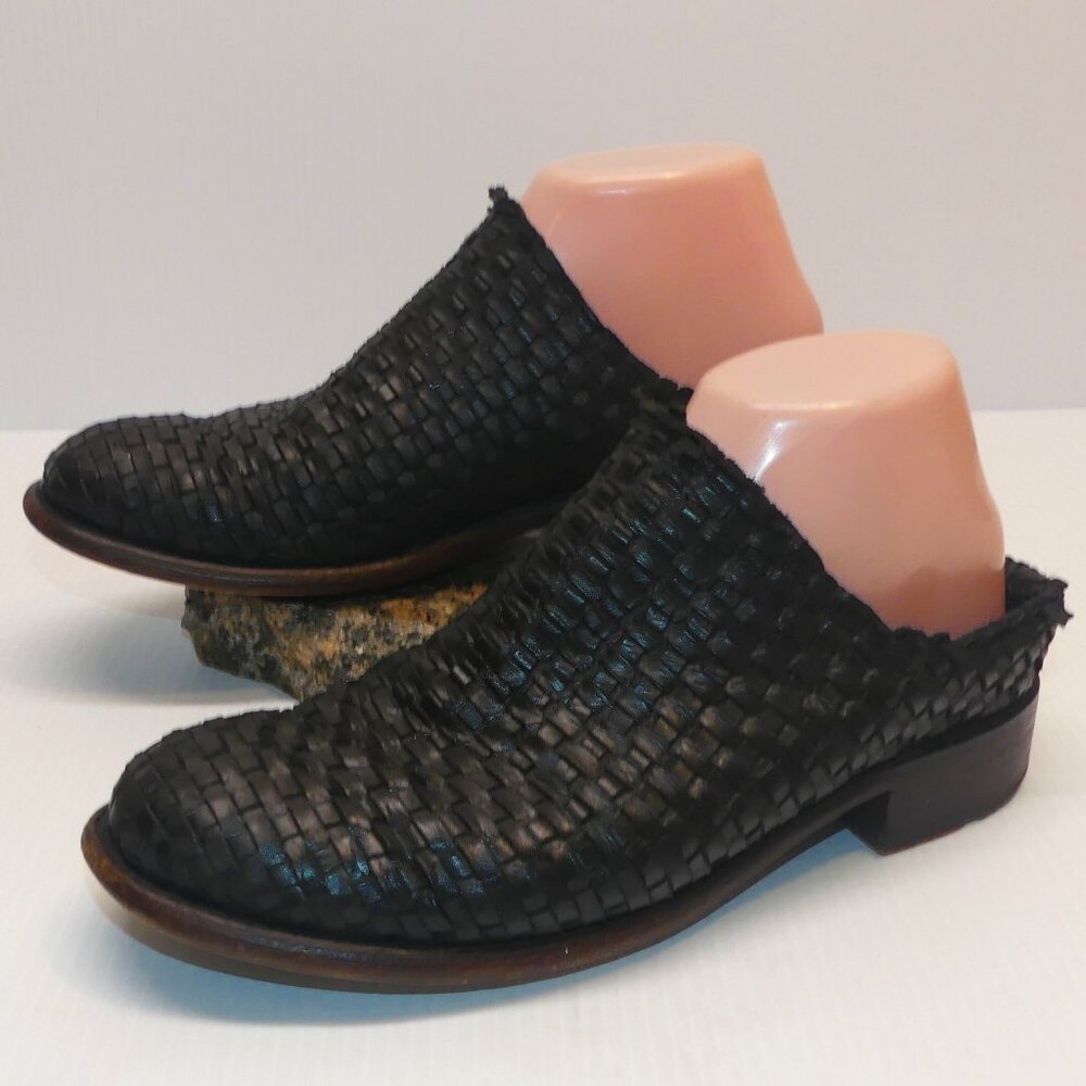 Women's John Fluevog Tullia black leathe woven mule clog Sz 9 W